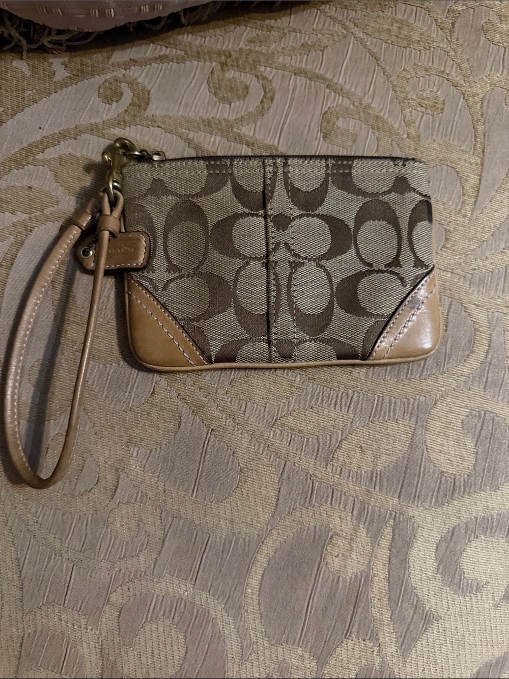 Signature C Small Corner Trim Wristlet preloved